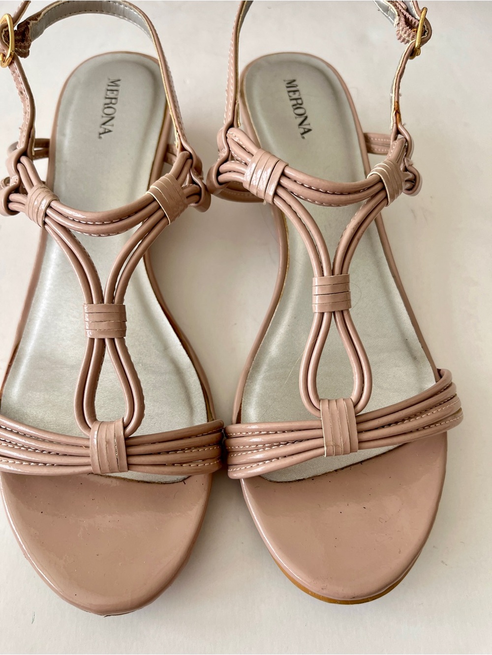 beige nude shiny patent Merona Women's 10 Blush Knot-Detail T-Strap Sandals!!!